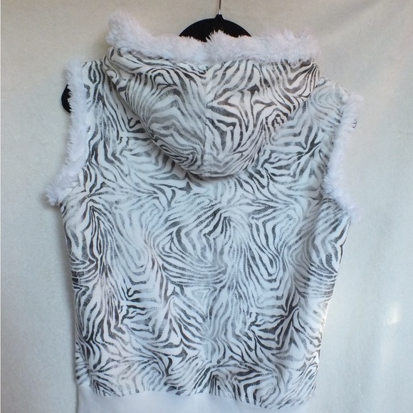 Designer Vest - Picture 3 of 3